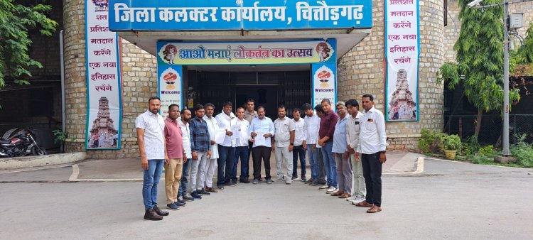 14 सूत्रीय मांगो को लेकर जिलेभर के सरपंचो ने जिला कलेक्टर को सोंपा ज्ञापन। अब भी मांगे नहीं मानी तो आंदोलन कि राह पकड़ेंगे सरपंच।