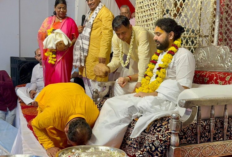 संतों से मांगा जीवन की अंतिम सांस तक समाज सेवा का आशीर्वाद  गुरू जीवन की नैया को पार लगाने वाले,गुरू की महिमा सर्वोच्च- श्री देवनानी  विधानसभा अध्यक्ष ने गुरू पूर्णिमा पर संतों से लिया आशीर्वाद