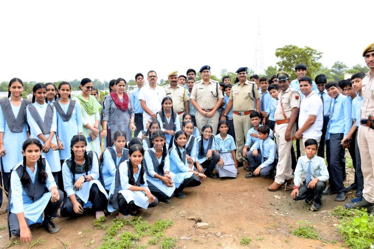 पर्यावरण को शुद्ध, पवित्र रखे, ज्यादा से ज्यादा पेड़ लगाए - पुलिस अधीक्षक। पुलिस लाईन परिसर में डेढ़ हजार पौधे लगाए। दस हजार पौधे लगाने का लक्ष्य।