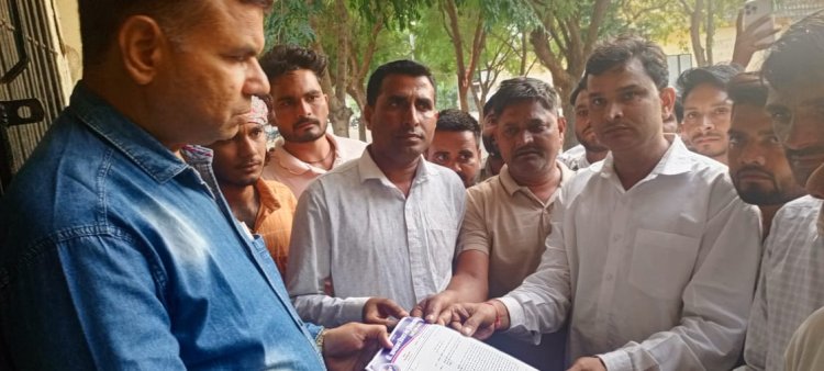 प्रत्याशी नरेश मीणा और ग्रामीणों को रिहा किया जाए