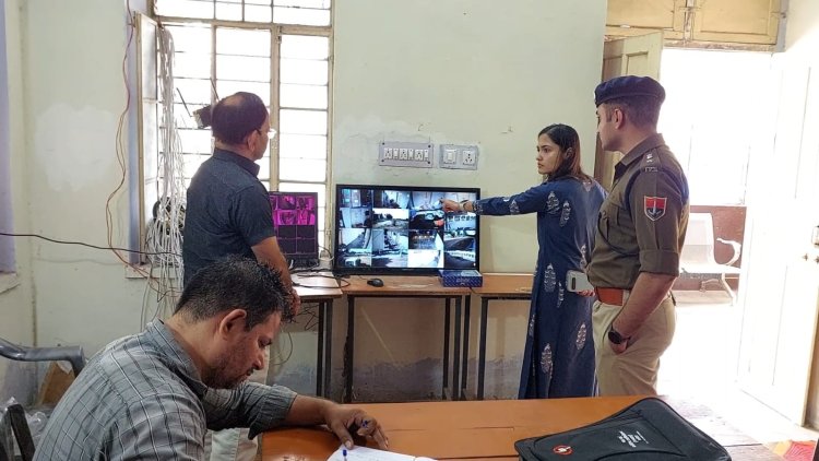 जिला निर्वाचन अधिकारी एवं पुलिस अधीक्षक ने किया मतगणना स्थल का निरीक्षण