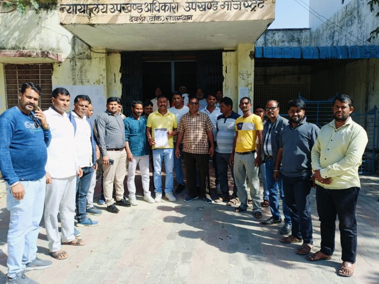 अजमेर जिले के बोराडा थाना क्षेत्र में दलित युवती की नृशंस हत्या के विरोध में अंबेडकर विचार मंच द्वारा मुख्यमंत्री के नाम सौंपा ज्ञापन