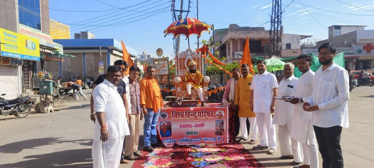 वीर शिवाजी की सजीव झांकी सजाई, तिलक लगाकर नव वर्ष की दी बधाई